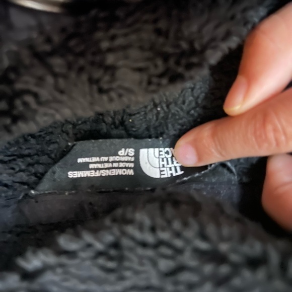 The North Face Women's Black Fleece Jacket - Picture 3 of 3